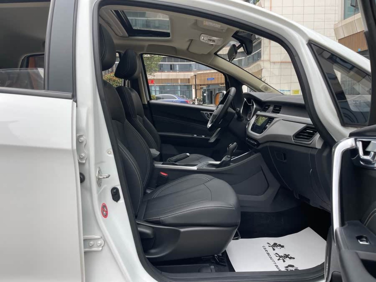 吉利 遠景X3  2019款  升級版 1.5L CVT尊貴型圖片