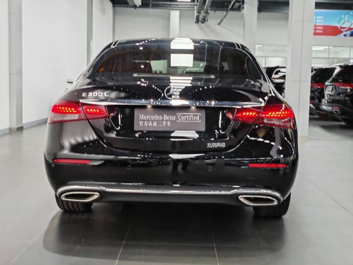 奔馳 奔馳E級  2022款 改款 E 300 L 尊貴型圖片
