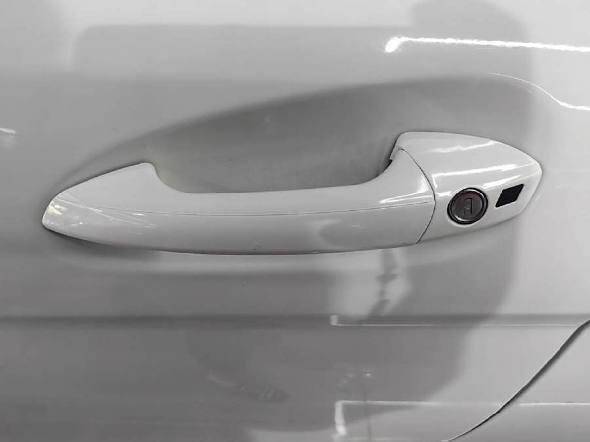 奔驰 奔驰C级  2013款 C 260 CGI 优雅型图片