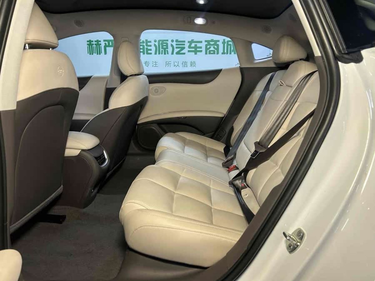 智己 智己L6  2024款 Max 標(biāo)準(zhǔn)版圖片