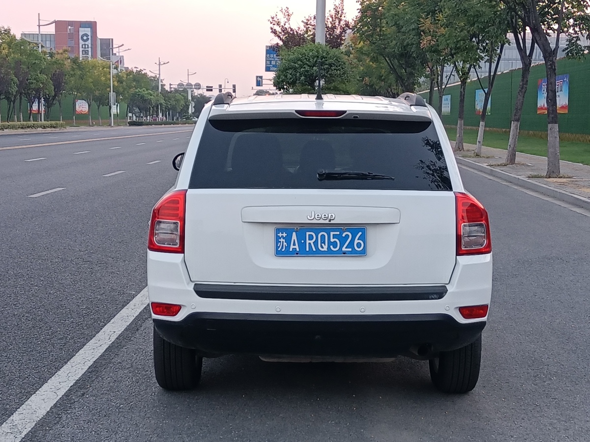 Jeep 指南者  2013款 2.4L 四驅(qū)運動版圖片