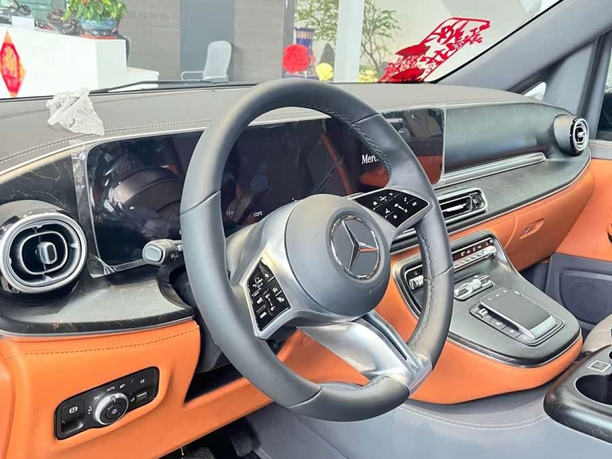 奔馳 V級  2024款 V 300 尊貴版圖片