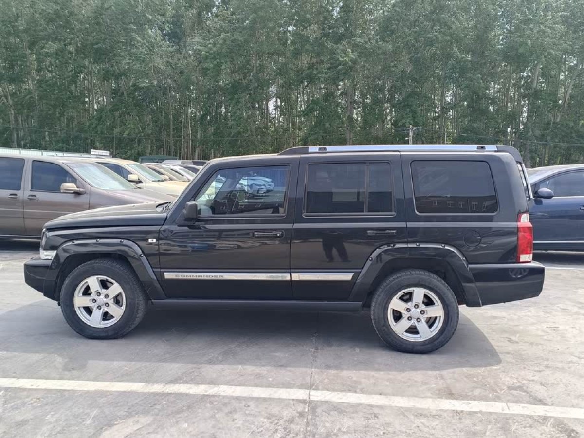 Jeep 指揮官經(jīng)典  2008款 5.7 HEMI圖片