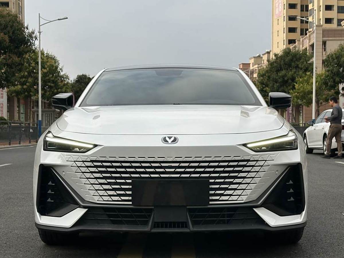 長(zhǎng)安 長(zhǎng)安UNI-V  2022款 1.5T 尊貴型圖片