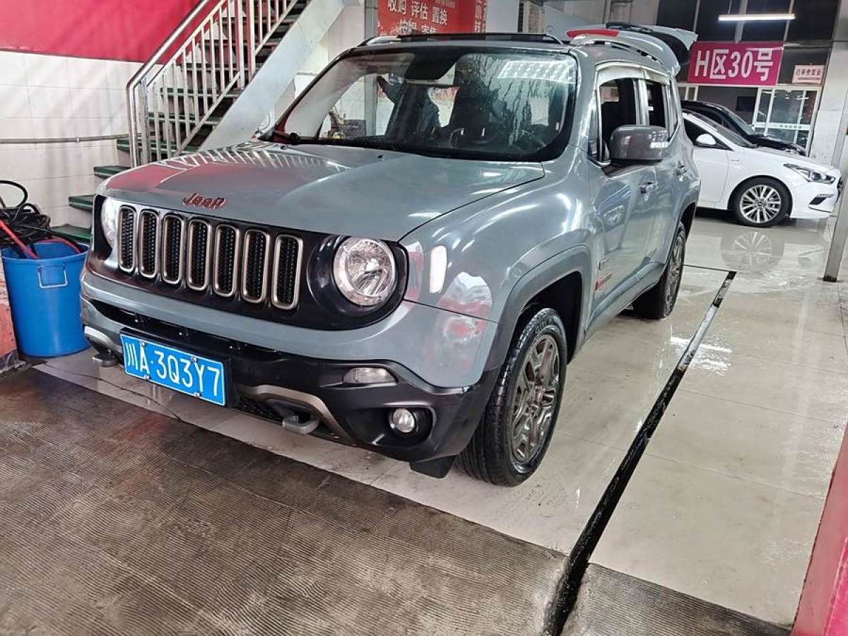 2017年1月Jeep 自由俠  2016款 2.0L 自動四驅(qū)75周年致敬版