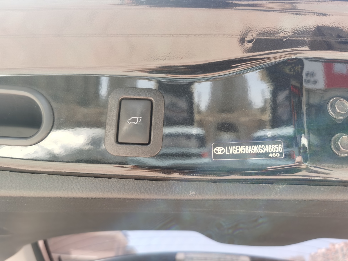 丰田 汉兰达  2018款 2.0T 四驱尊贵版 7座 国VI图片