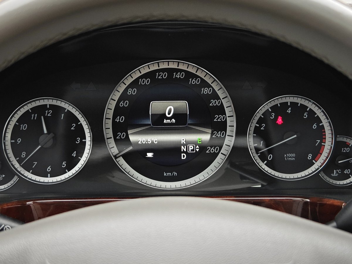 奔驰 奔驰E级  2013款 E 300 L 优雅型图片