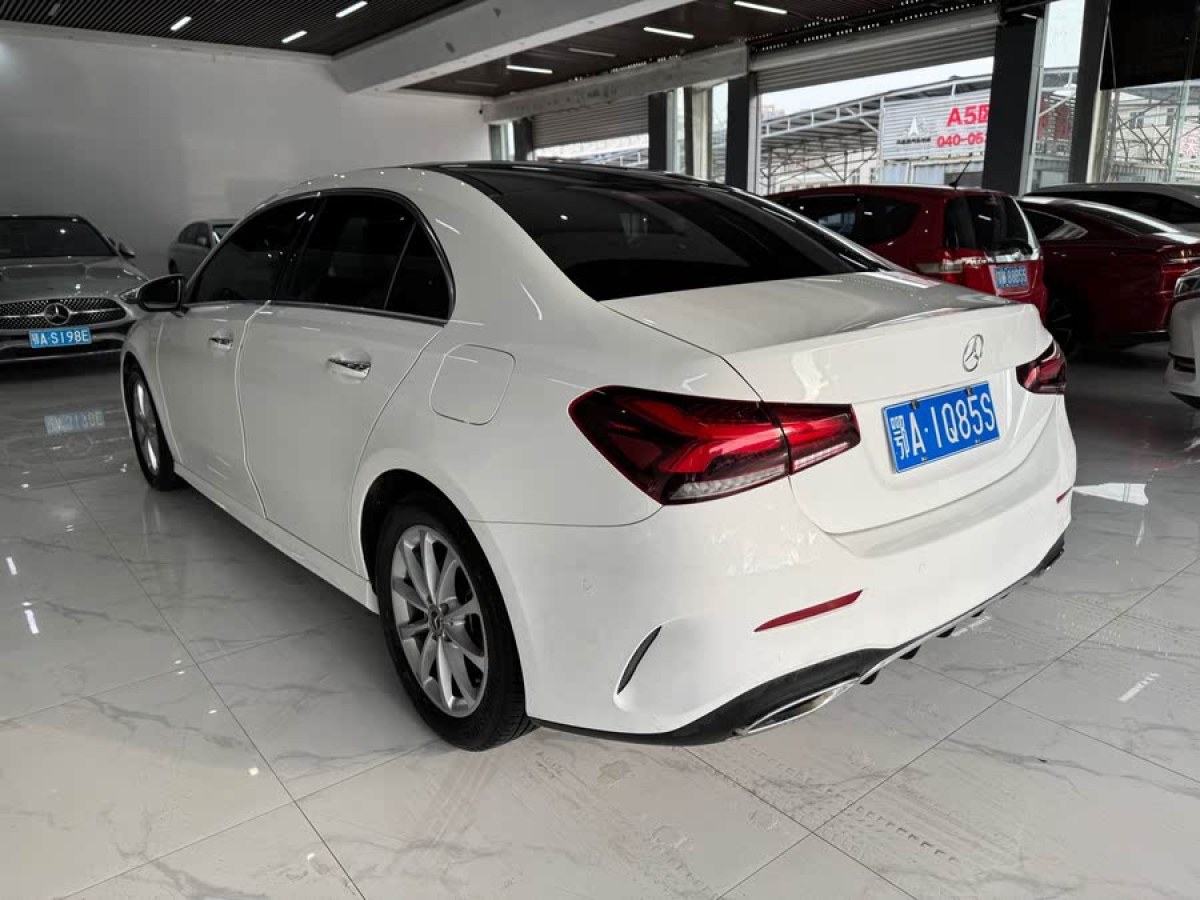 奔馳 奔馳A級  2020款 改款 A 200 L 運動轎車時尚型圖片