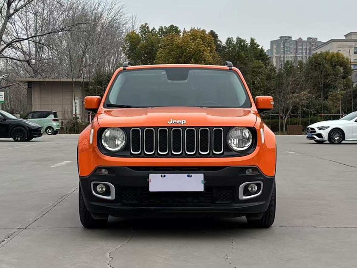 Jeep 自由俠  2018款 互聯(lián)大屏版 180T 自動(dòng)勁能版圖片