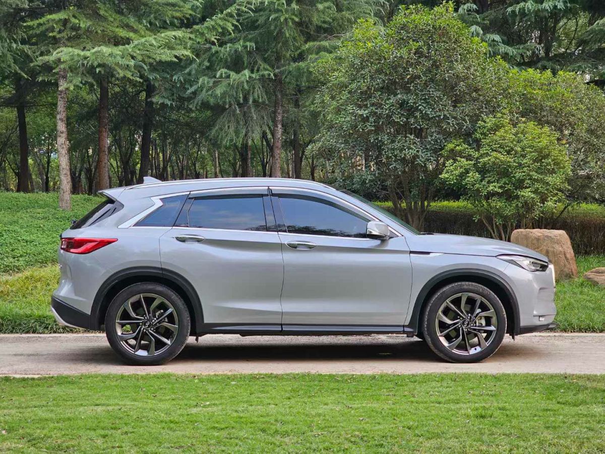 2022年1月英菲尼迪 QX50  2022款 2.0T 兩驅(qū)菁英版