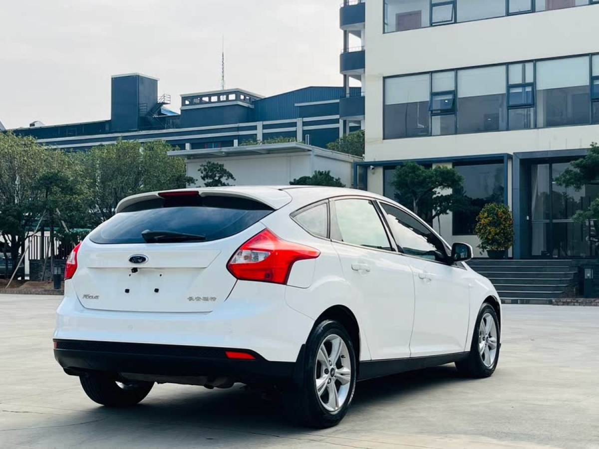 福特 ?？怂? 2012款 兩廂 1.6L 自動風(fēng)尚型圖片