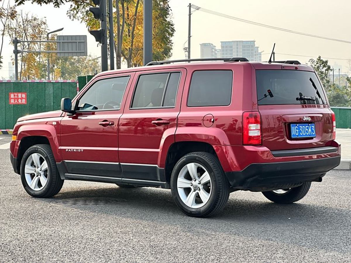 Jeep 自由客  2014款 2.4L 運(yùn)動(dòng)版圖片