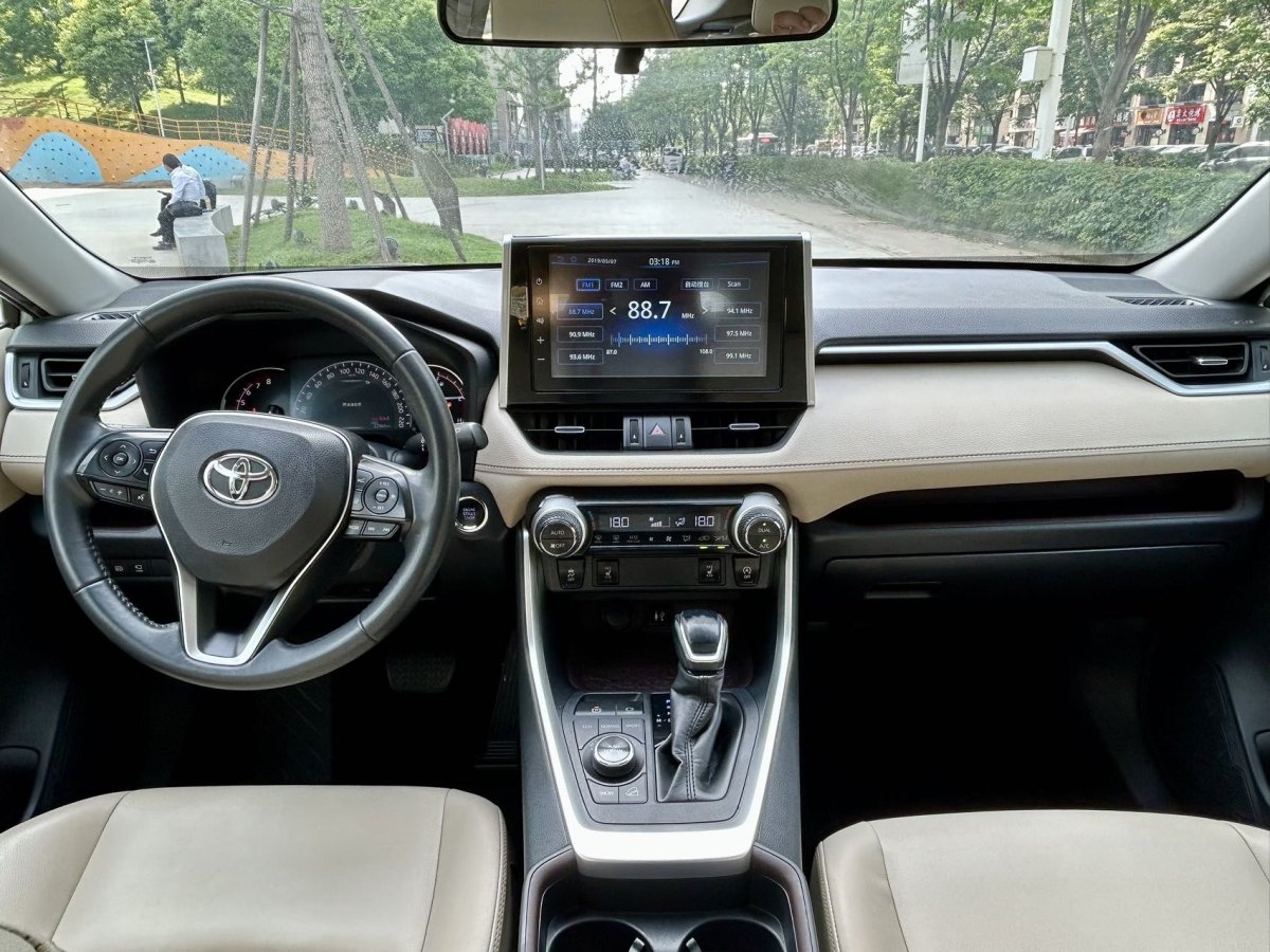 2019年8月丰田 RAV4  2018款 荣放 2.0L CVT两驱风尚版