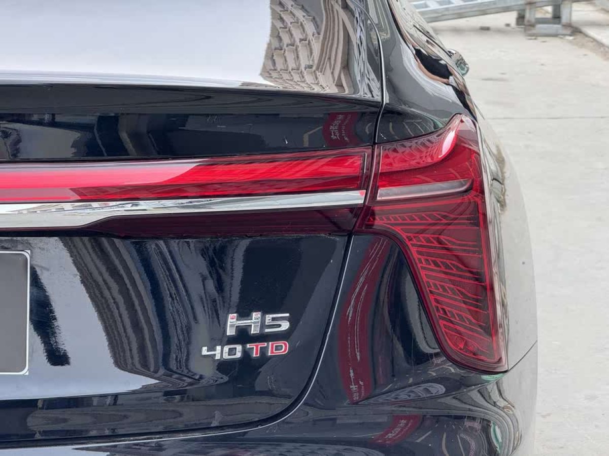紅旗 H5  2023款 2.0T 自動(dòng)智聯(lián)旗領(lǐng)版圖片