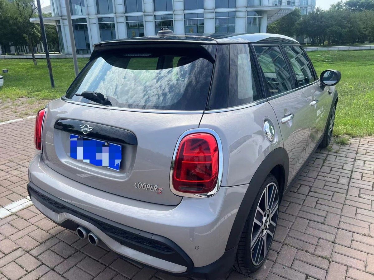 MINI MINI  2023款 2.0T COOPER S 艺术家 五门版图片