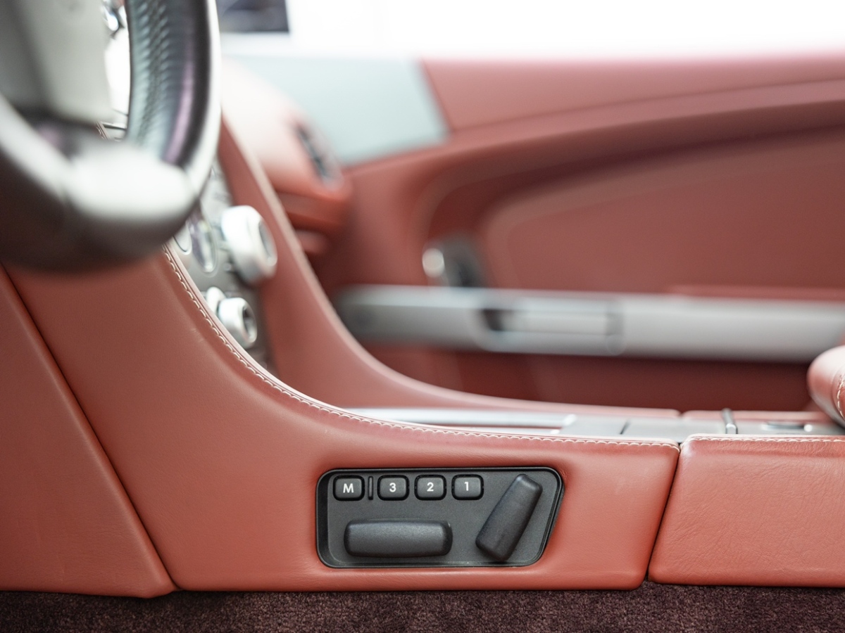 阿斯顿·马丁 阿斯顿・马丁DB9  2011款 6.0L Touchtronic Coupe图片