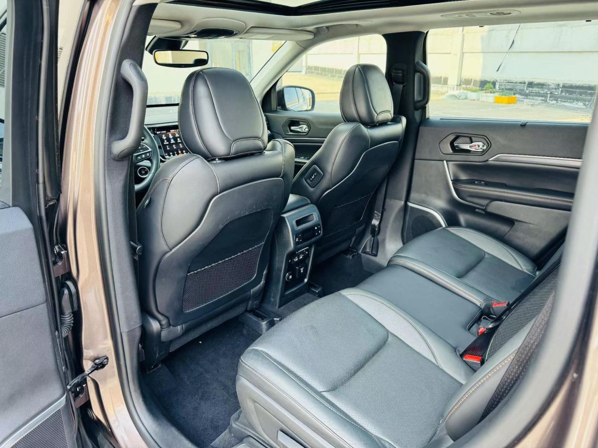 Jeep 大指揮官  2018款 2.0T 兩驅(qū)進(jìn)享版圖片