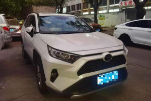 RAV4榮放 豐田 2.0L CVT四驅(qū)風(fēng)尚版