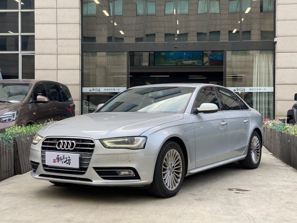 奥迪 奥迪A4L  2015款 35 TFSI 自动舒适型