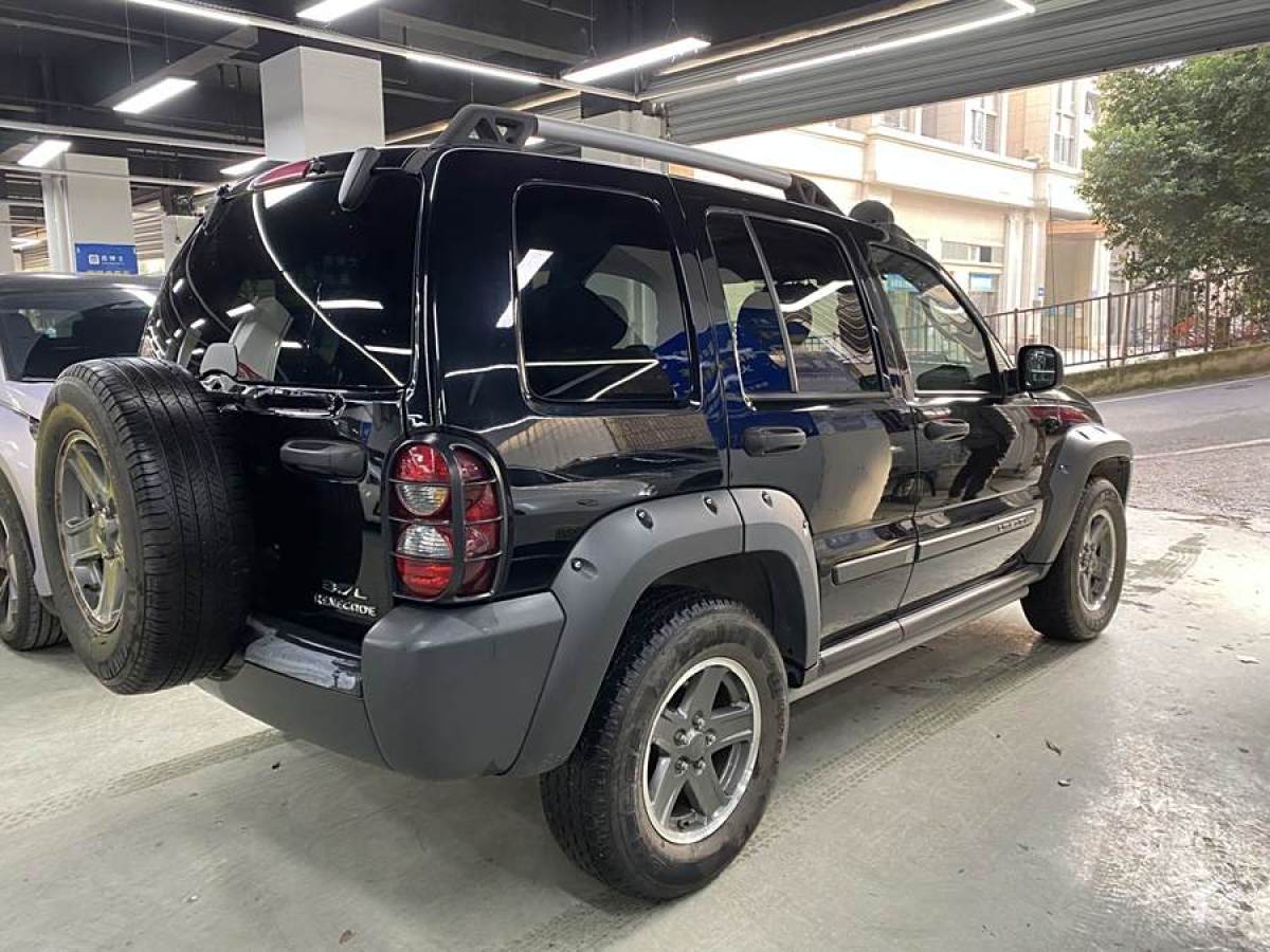 Jeep 自由人  2004款 3.7L圖片