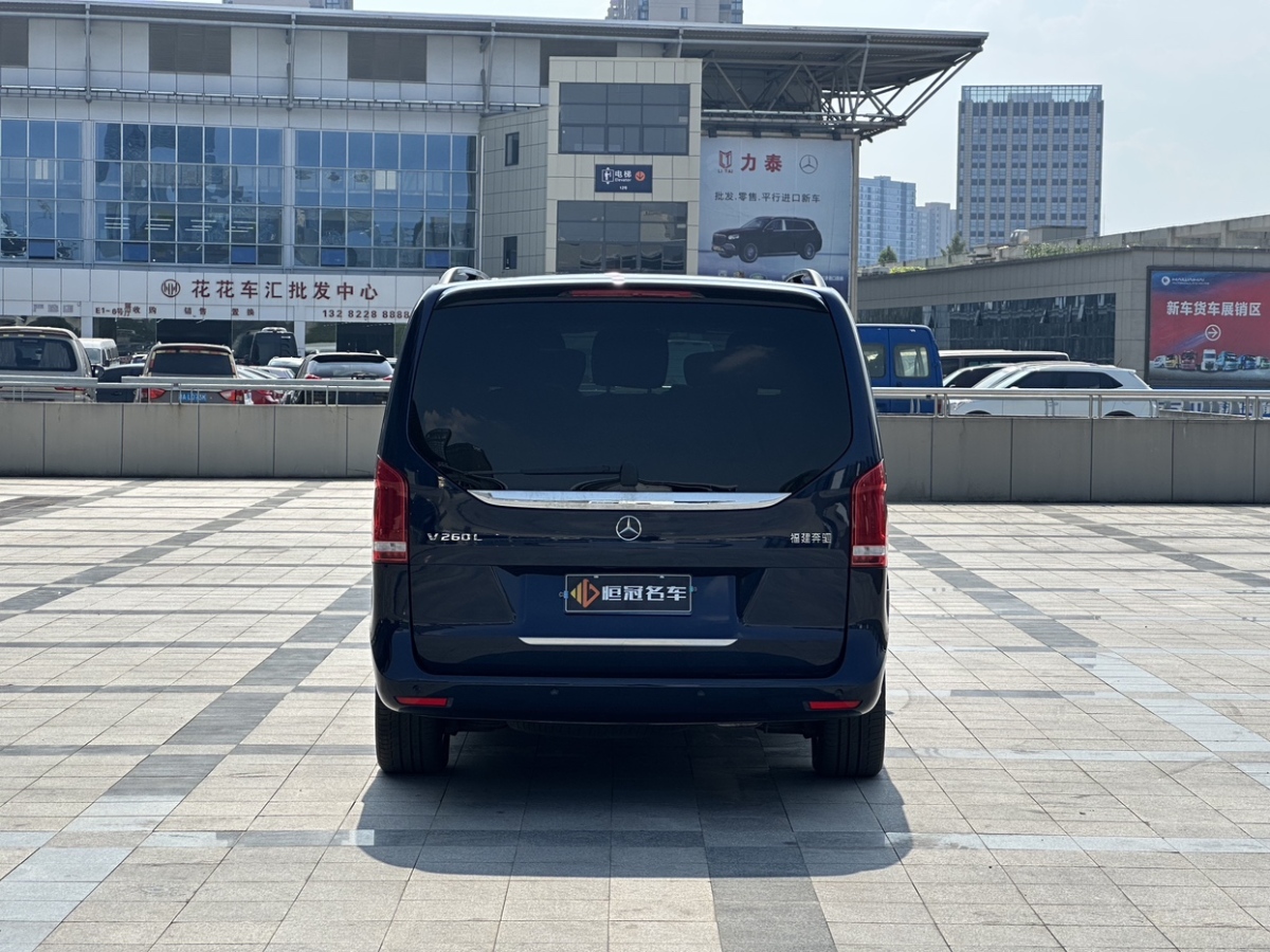 奔馳 V級(jí)  2021款 V 260 L 長(zhǎng)軸距尊貴版圖片