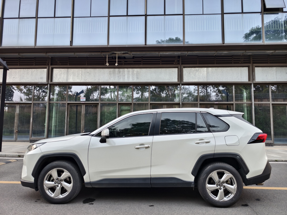 豐田 RAV4  2018款 榮放 2.0L CVT兩驅(qū)風(fēng)尚版圖片