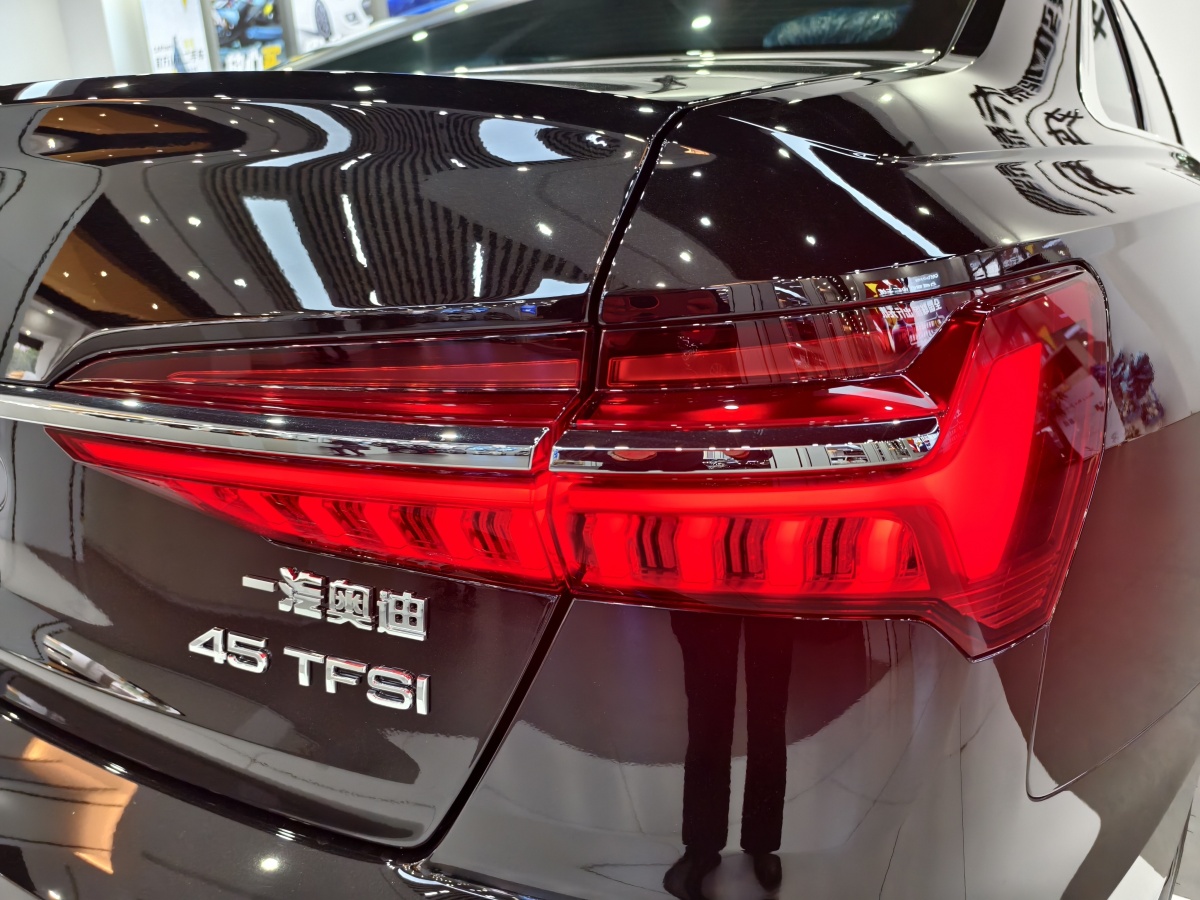 奧迪 奧迪A6L  2024款 45 TFSI 臻選動感型圖片