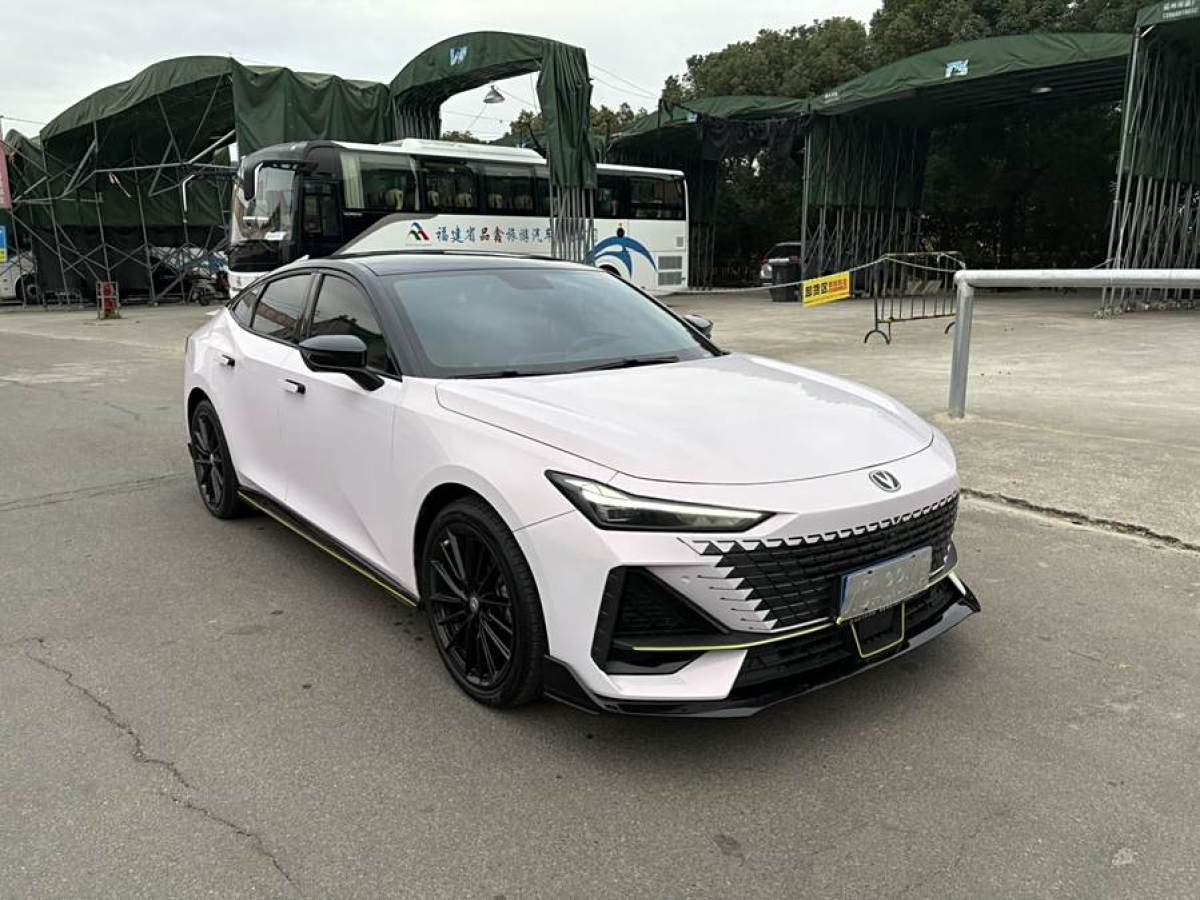 長(zhǎng)安 長(zhǎng)安UNI-V  2022款 1.5T 運(yùn)動(dòng)版圖片