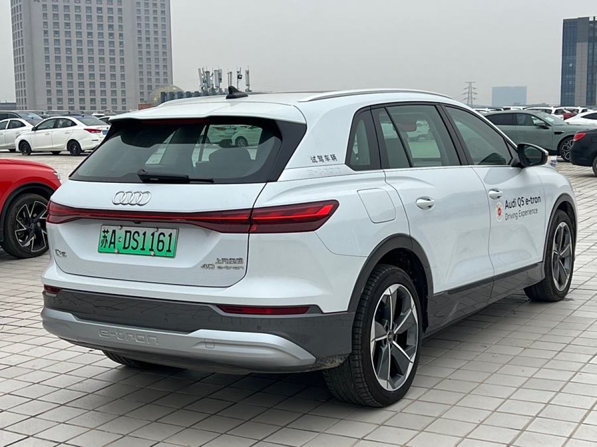 奧迪 奧迪Q5 e-tron  2022款 40 e-tron 星耀型 錦衣套裝圖片