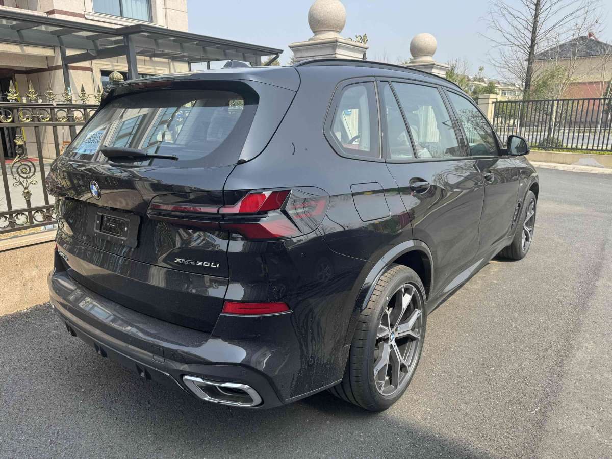 寶馬 寶馬X5  2023款 xDrive 30Li 尊享型M運(yùn)動(dòng)曜夜套裝圖片