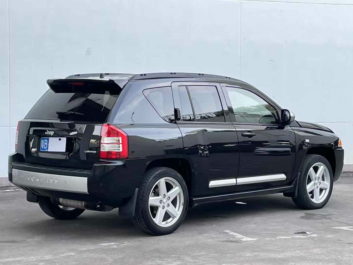Jeep 指南者  2011款 2.0L 兩驅(qū)運動版圖片