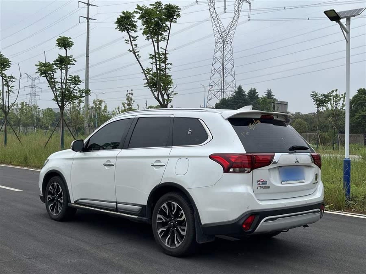 三菱 歐藍德  2019款 2.4L 兩驅(qū)致行版 5座圖片