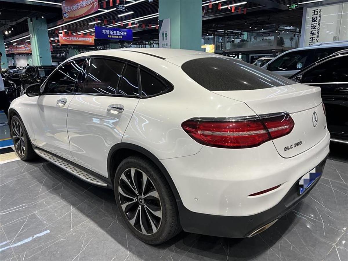 奔馳 奔馳GLC  2023款 改款 GLC 260 4MATIC 轎跑SUV圖片