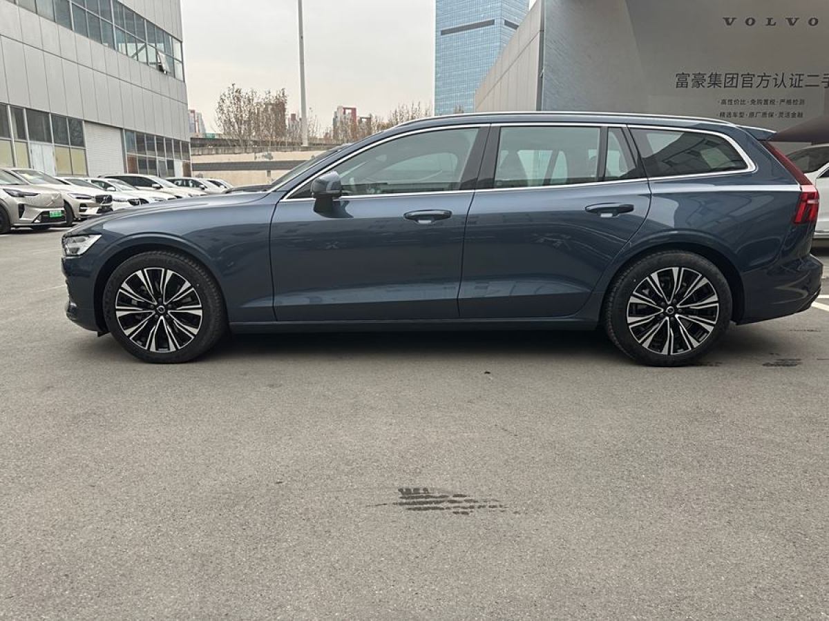 沃爾沃 V60  2024款 B5 智遠(yuǎn)豪華版圖片