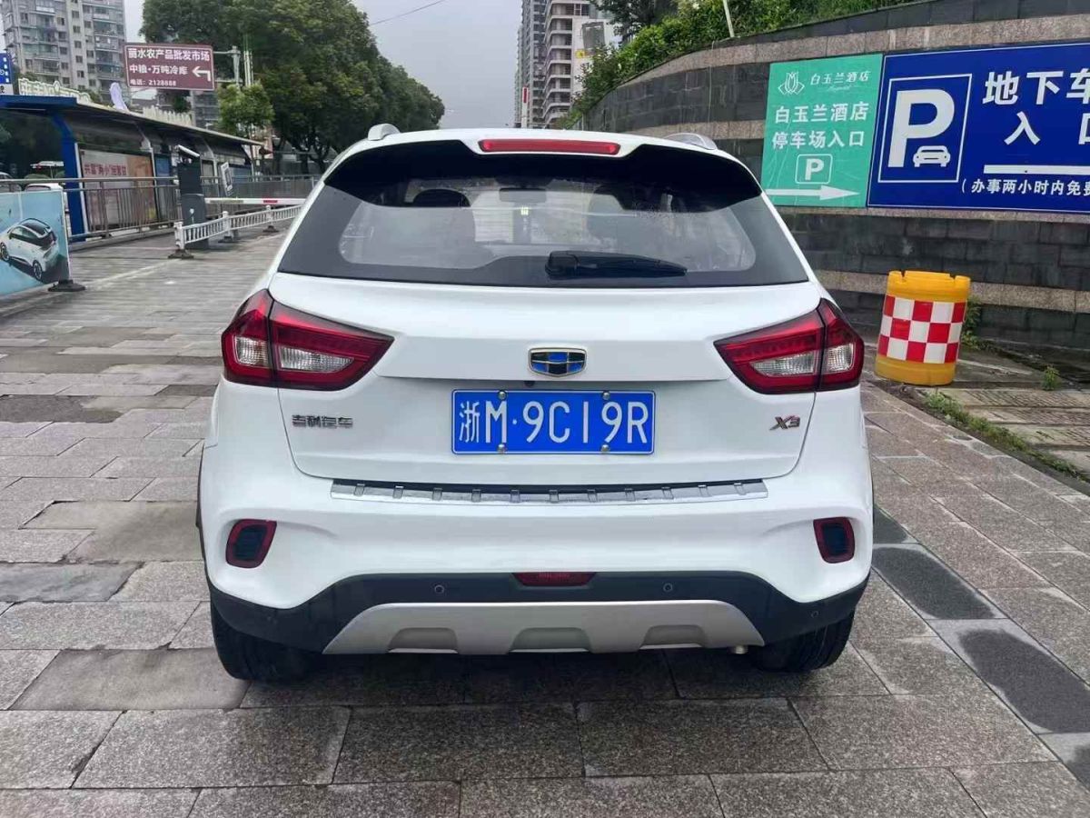 吉利 遠(yuǎn)景X3  2019款  升級(jí)版 1.5L CVT尊貴型圖片