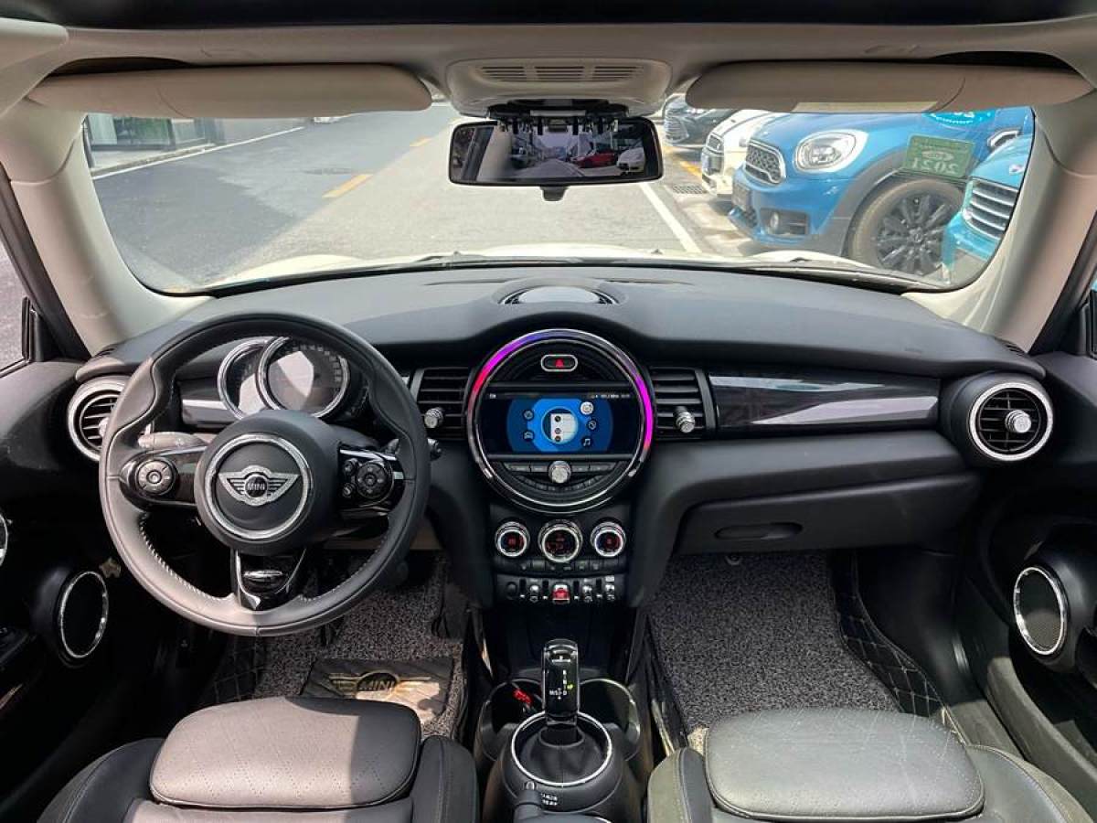 MINI COUNTRYMAN  2018款 1.5T COOPER 藝術(shù)家圖片