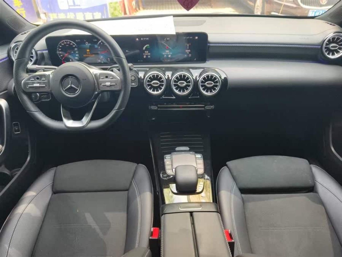 奔馳 奔馳A級(jí)  2021款 A 200 L 運(yùn)動(dòng)轎車(chē)時(shí)尚型圖片