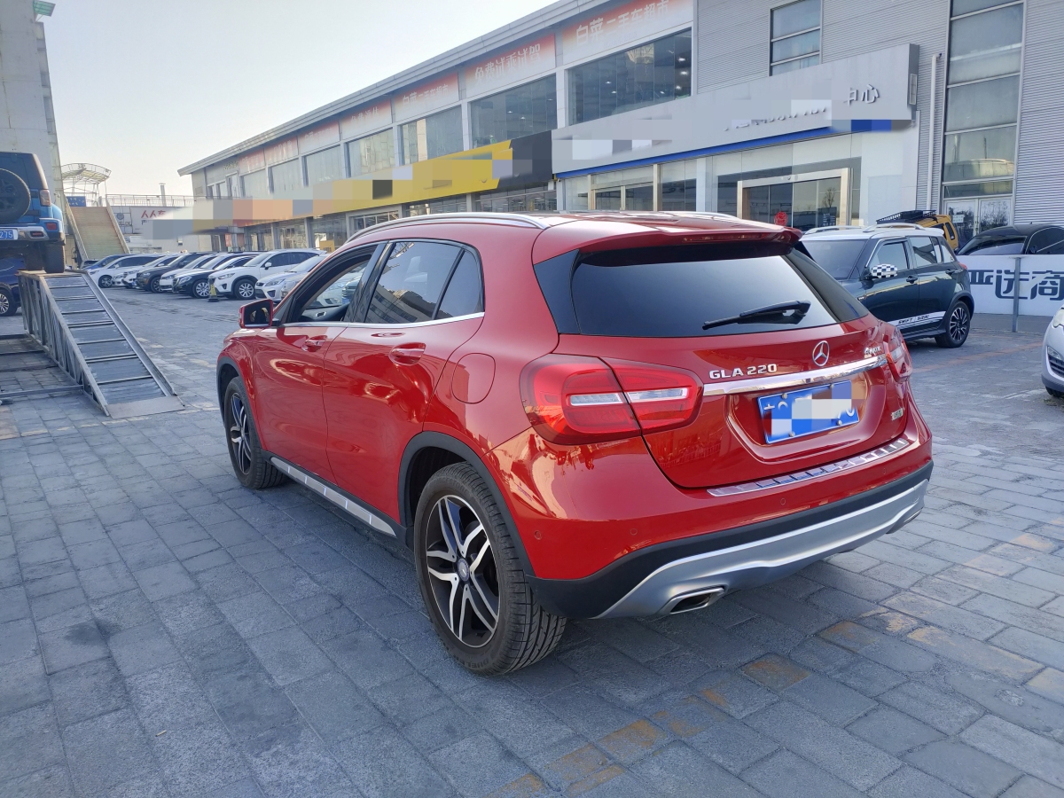 奔馳 奔馳GLA  2016款 GLA 220 4MATIC 時(shí)尚型圖片