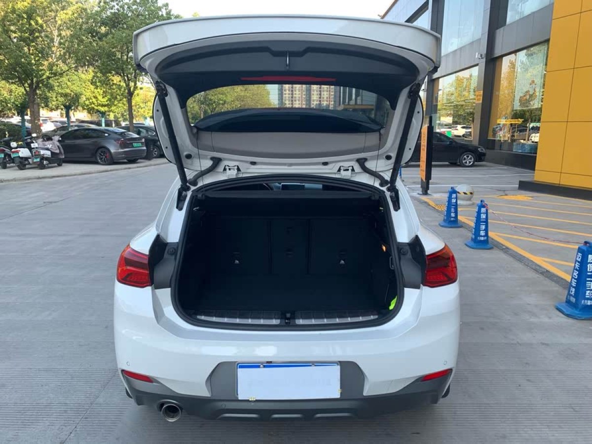 寶馬 寶馬X2  2019款  sDrive25i 領(lǐng)先型M越野套裝 國VI圖片