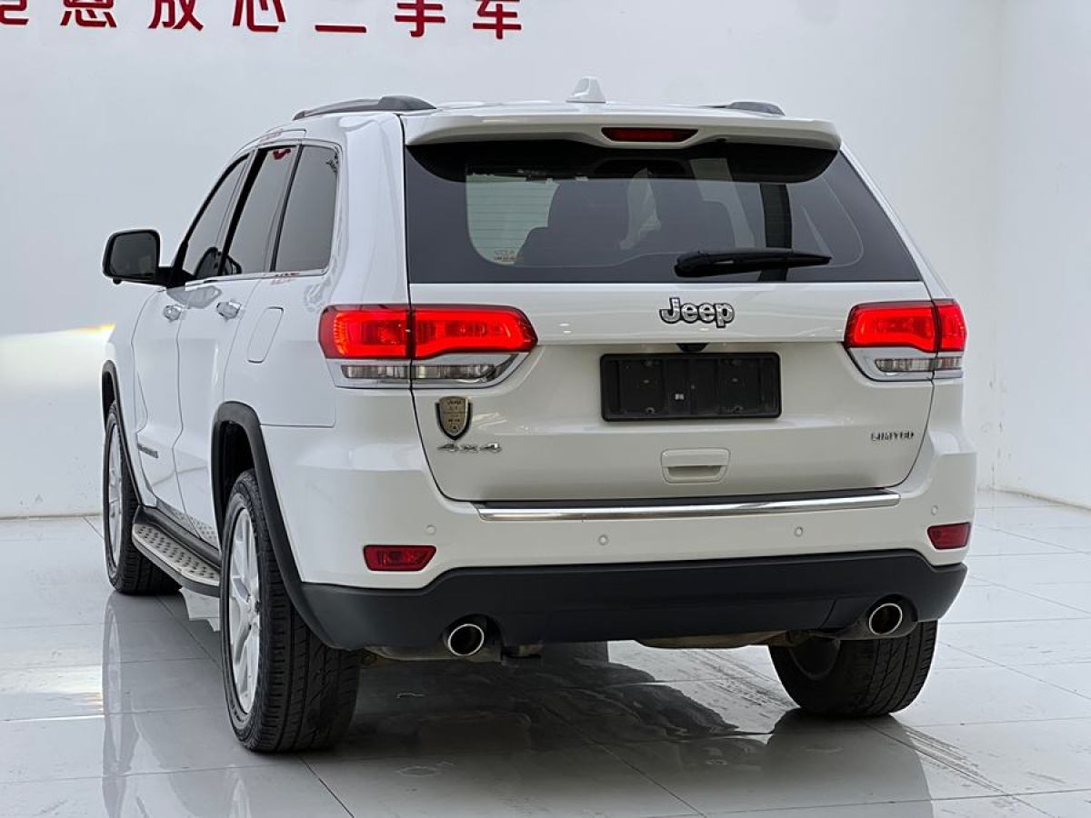 Jeep 大切諾基  2016款 3.0L 舒享導(dǎo)航版圖片