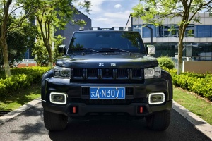 BJ40 北京 2.0D 自動四驅(qū)刀鋒英雄版?zhèn)b客型