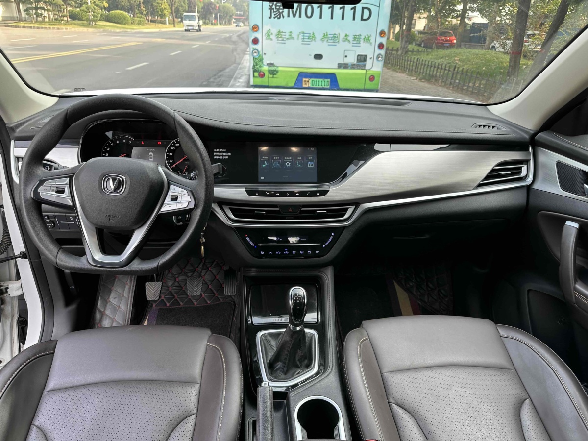 長(zhǎng)安 CS35 PLUS  2019款  1.6L 手動(dòng)悅聯(lián)版 國(guó)VI圖片