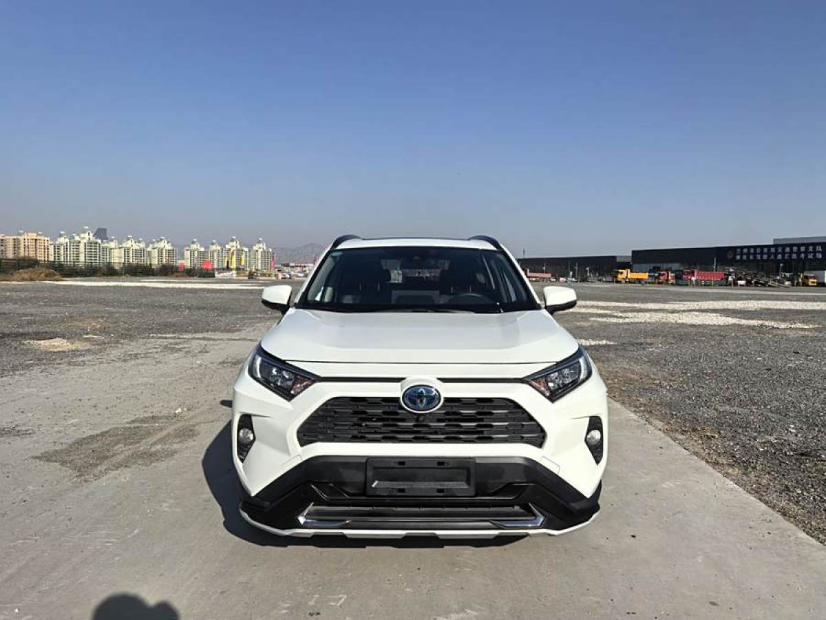 2020年11月豐田 RAV4榮放  2023款 雙擎 2.5L E-CVT四驅(qū)精英Plus版