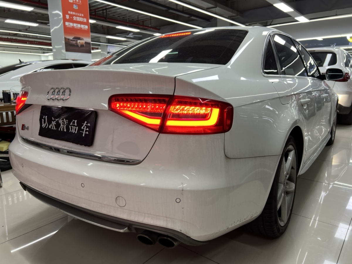 奧迪 奧迪A4L  2013款 35 TFSI 自動(dòng)標(biāo)準(zhǔn)型圖片