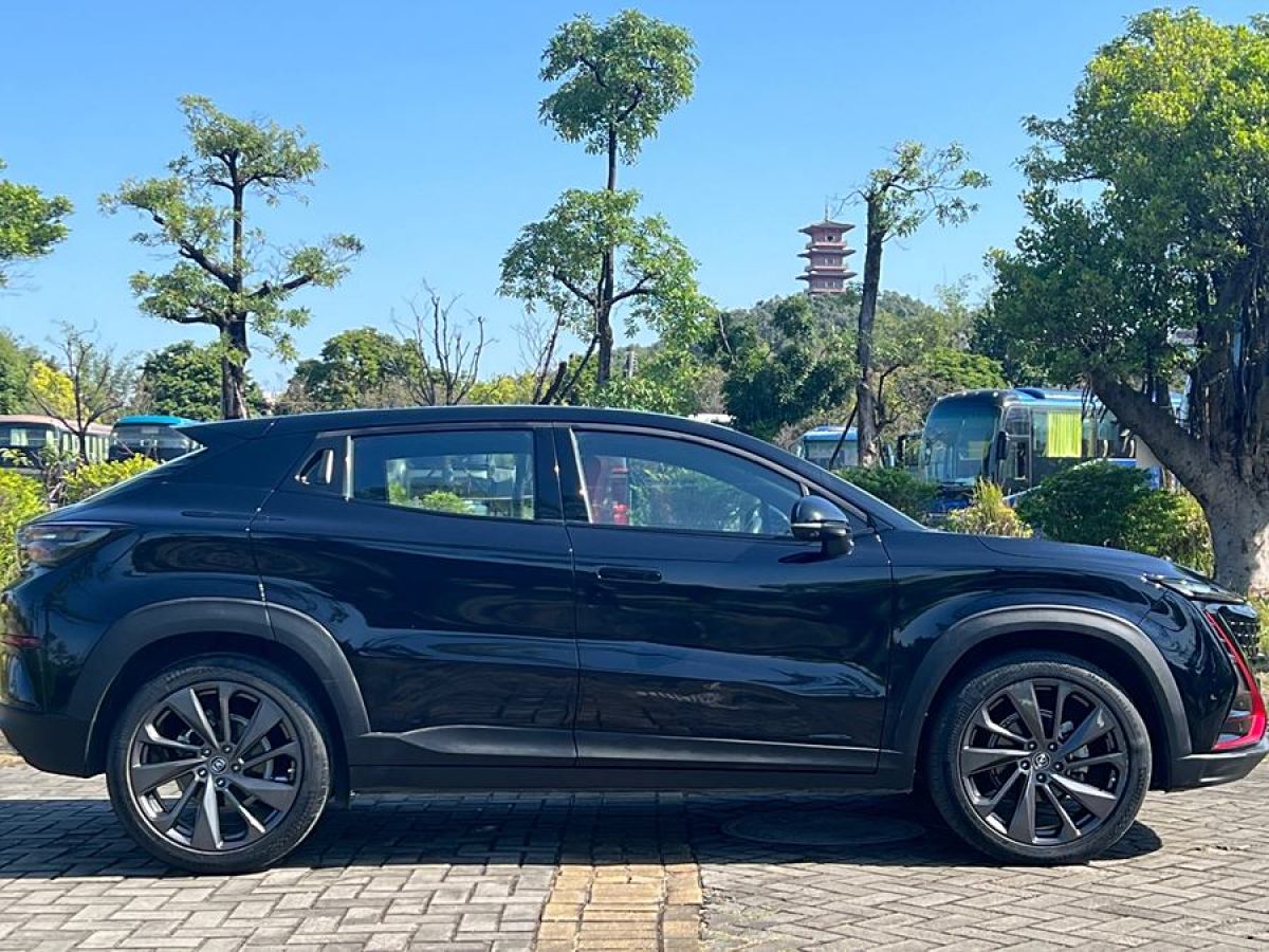 長(zhǎng)安 UNI-T  2020款 1.5T 尊貴型圖片