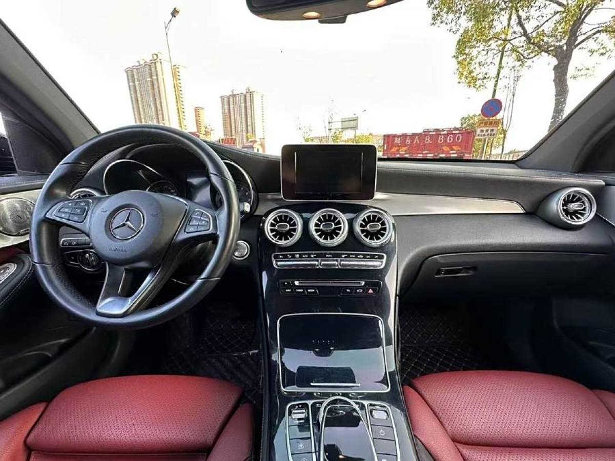 奔馳 奔馳GLC  2023款 GLC 300 4MATIC 轎跑SUV圖片