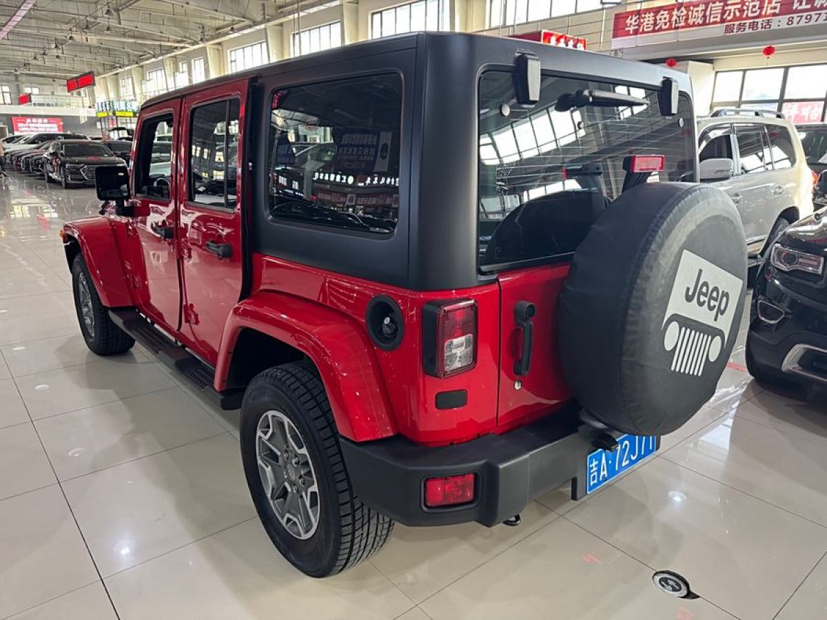 Jeep 牧馬人  2015款 3.0L Sahara 四門舒享版圖片