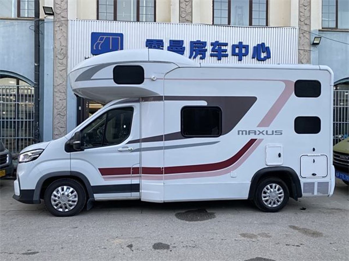 上汽大通 RV90  2021款 2.0T生活家V90自行式C型房車豪華版大額頭橫床圖片