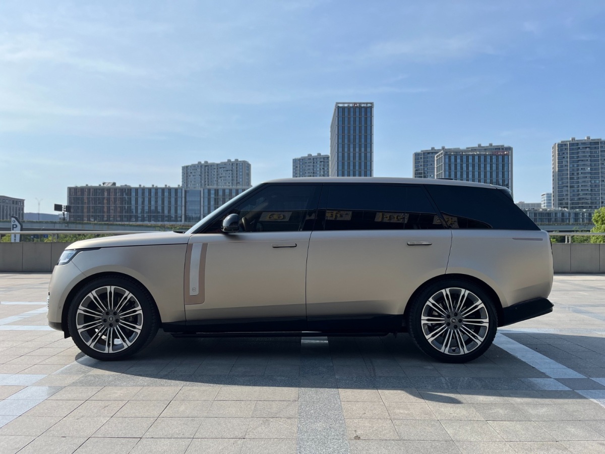 路虎 攬勝  2024款 4.4 V8 SV尊榮創(chuàng)世加長版 4座圖片