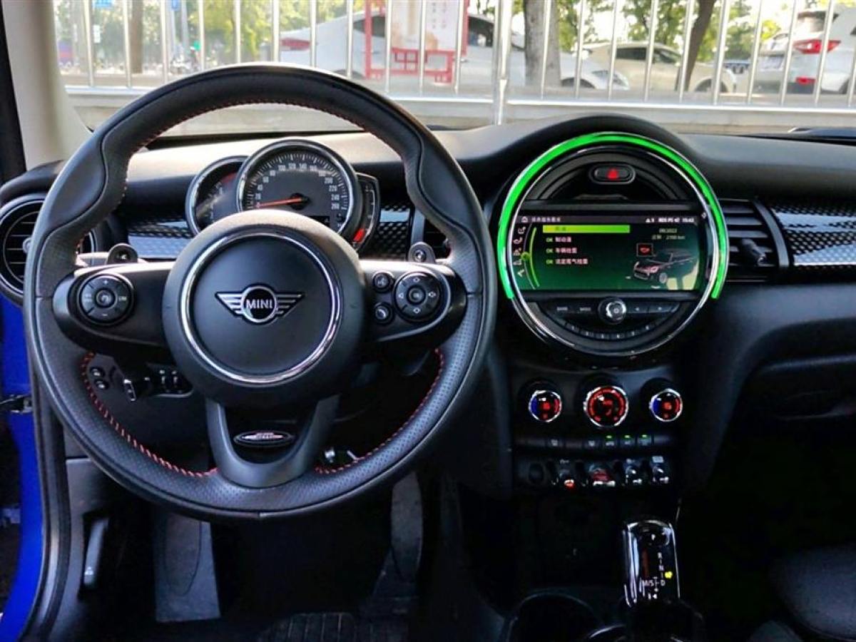 MINI MINI  2021款 2.0T COOPER S 經(jīng)典派圖片